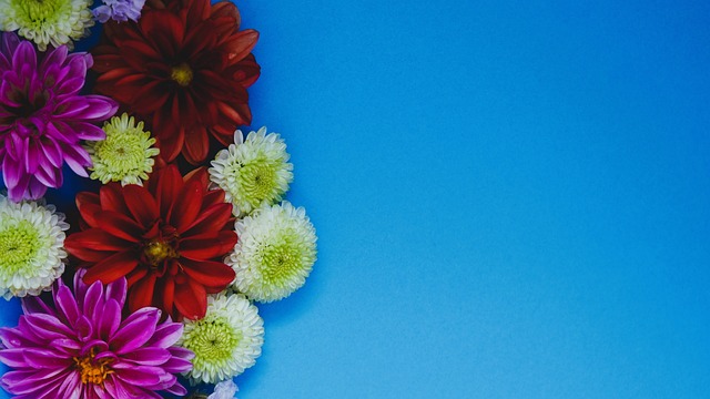 有爱，埃德森用手语向一名聋哑女球童示意：我爱你