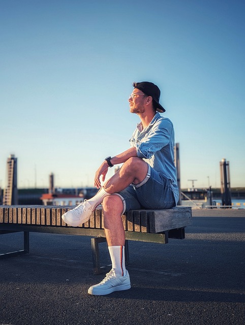 它不仅引发 它不仅引发